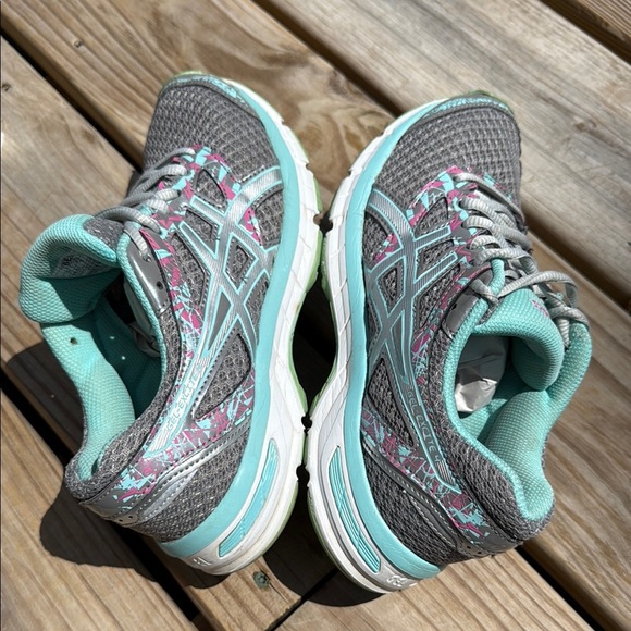 ASICS Size 7 Gray and Green Athletic Shoes with Breathable Mesh - Picture 7 of 11